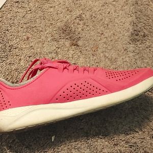 Crocs sneakers size w8 hot pink